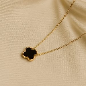Reversible black and white clover chain