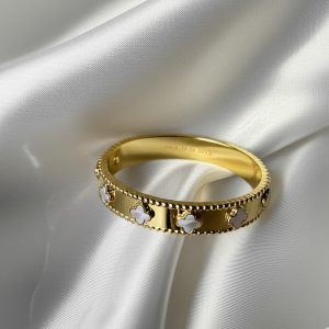 Golden clover motiff bracelet
