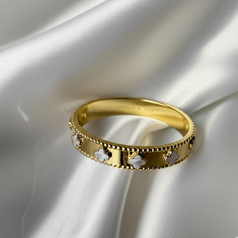 Golden clover motiff bracelet